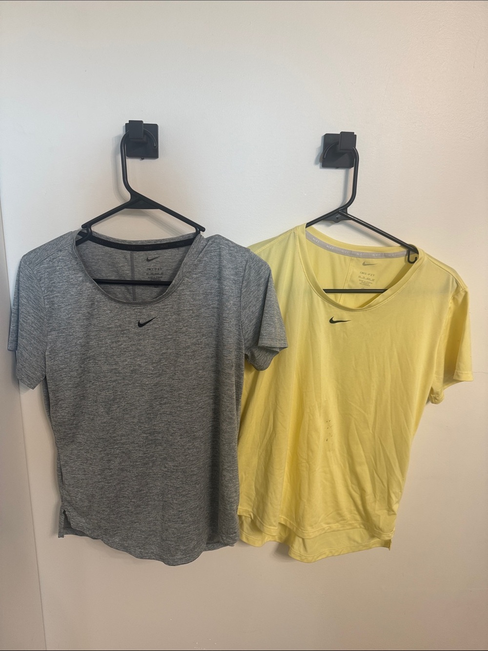 NIKE 2 imperfect tops